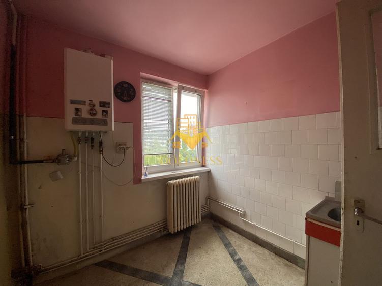 Apartament 2 camere decomandate orientat Sud, et 3/4, P-ta M. Viteazu!