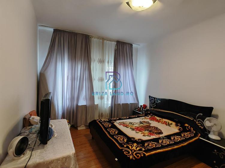Calarasi, Hala Traian, casa stradal, Sp+P+E, sup. 207mp, teren 156mp