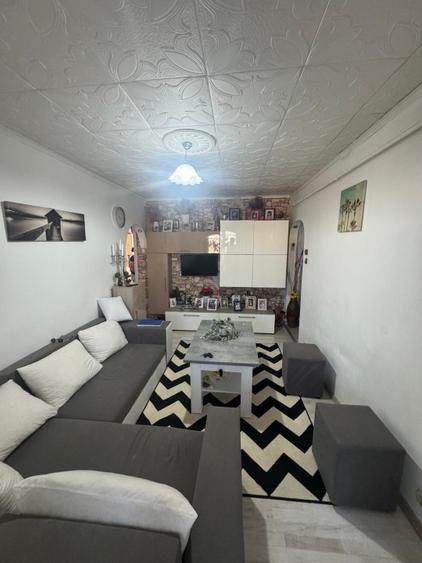 Apartament 4 camere, 57 mp, zona Craiovita Noua