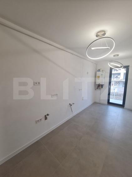 Apartament cu 3 camere, incalzire in pardoseala, terasa de 10 mp, zona centrala