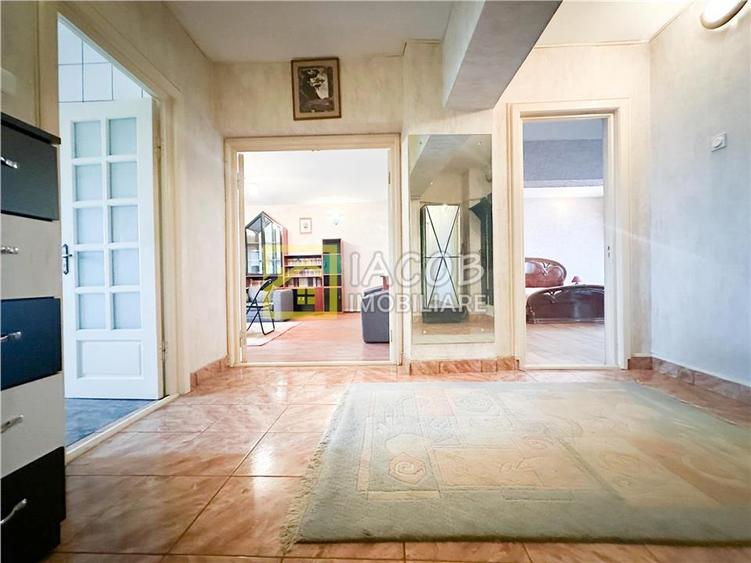 Apartament spațios de 2 camere, de închiriat – zona centrală, Str. 9 M
