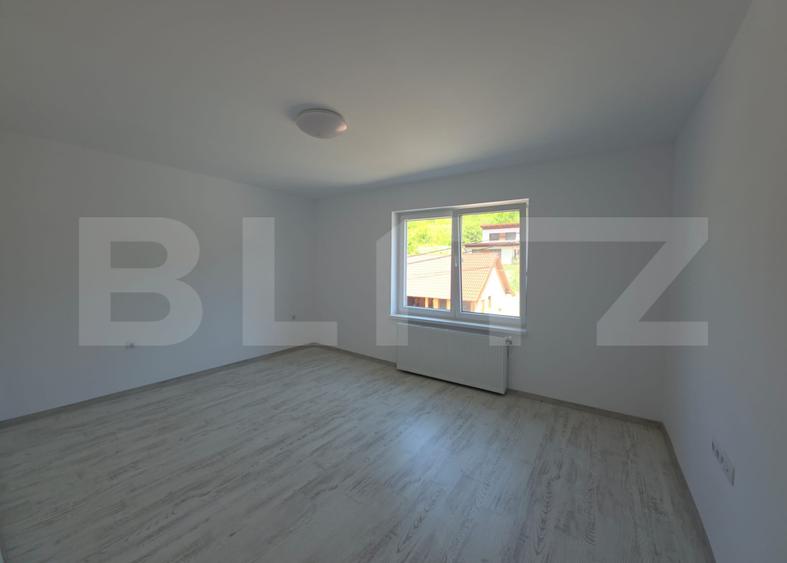 Casă de vânzare, 281 mp, zona Corunca