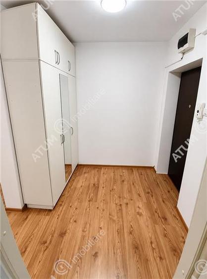 Apartament renovat cu 3 camere 2 bai si pivnita in Sibiu