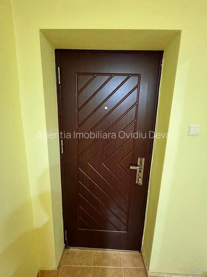 Vand apartament 2 camere decomandat in Deva, situat pe  Bld. Balcescu, etaj 2, - 8