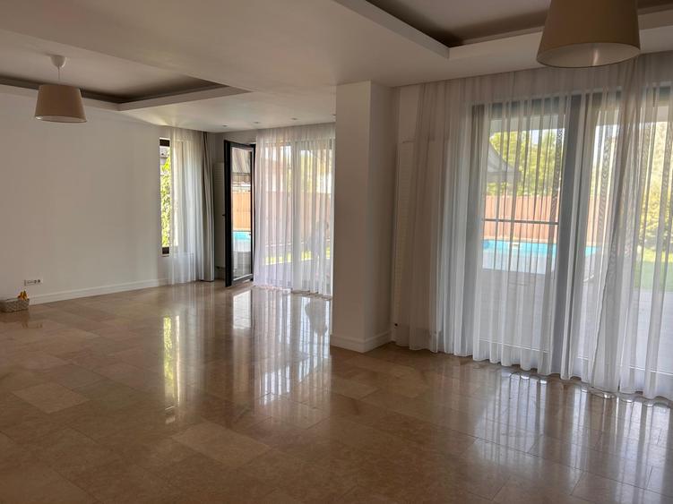 Oxford Gardens 7 bedrooms villa