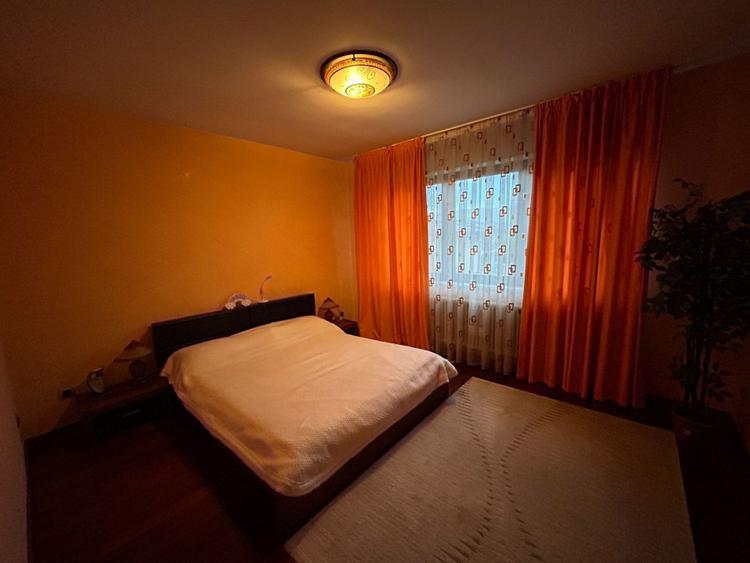 Casa individuala, 6 camere, 300 mp, 1100 mp teren, Prof Ioan Rus