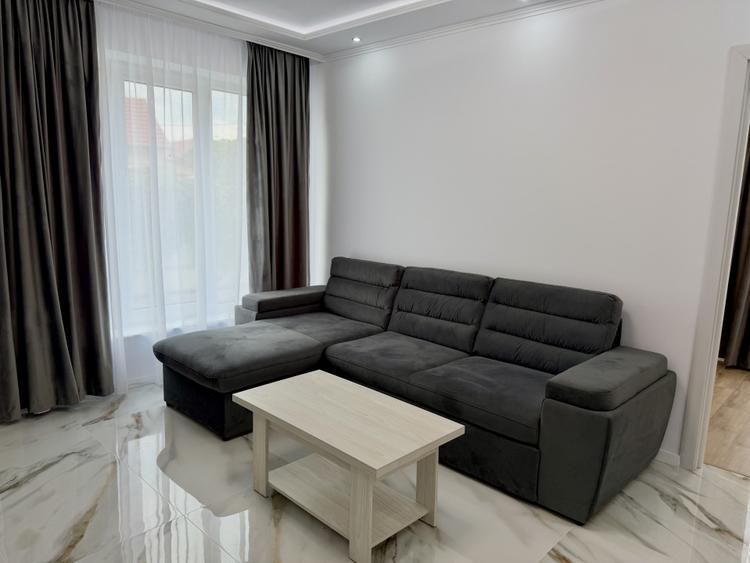 Apartament de închiriat | 2 camere | Zona - Centrală | Curte comuna | Parcare
