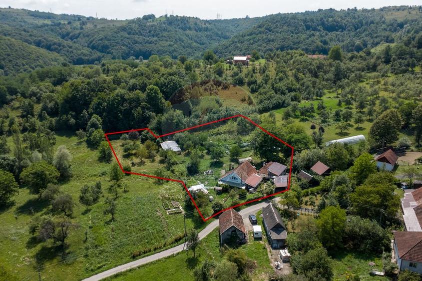 Casă cu 10 camere in 2 corpuri de cladire (se pot vinde separat)