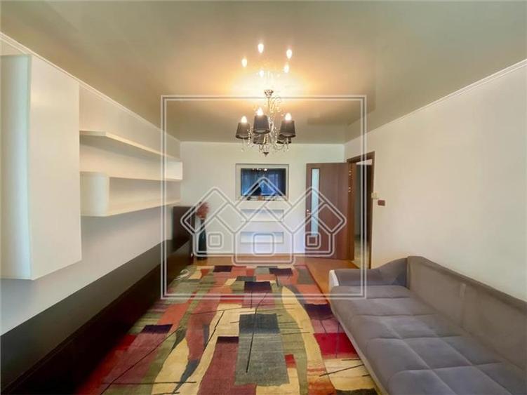 Inchiriez ap. 3 camere decomandat, mobilat/utilat - Turnișor