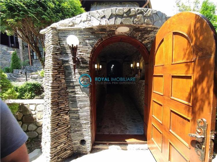 Royal Imobiliare -vanzare vila/ casa de vacanta zona CAMPINA