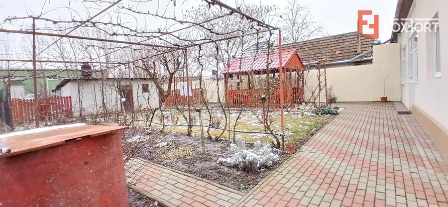 Casa individuala cu 4 camere si teren 925 mp in Sanandrei
