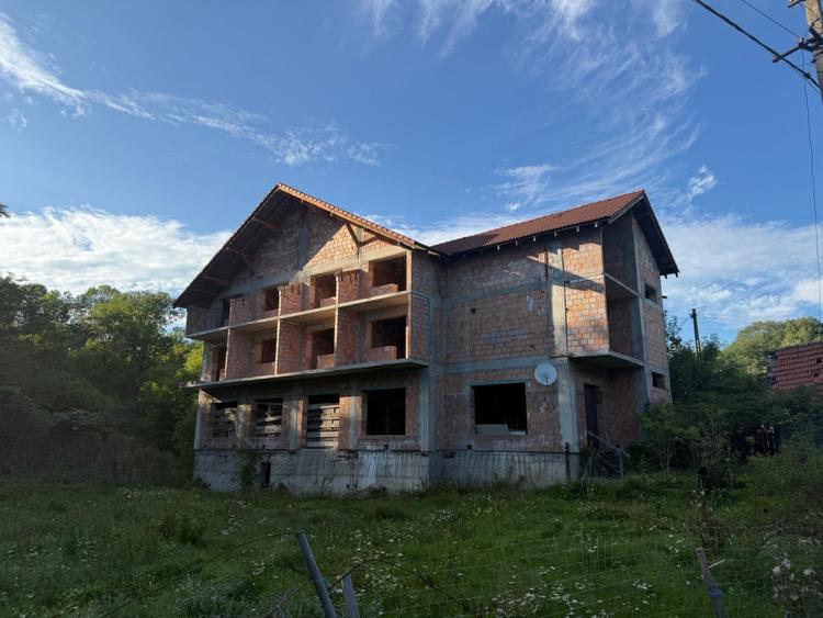Pensiune de vanzare S+P+2E Almașu Mare | Ideal azil sau turism