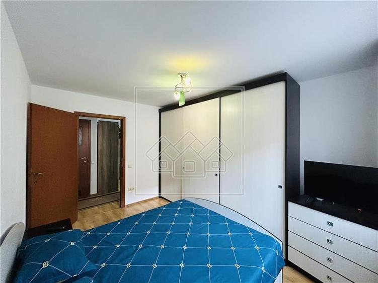 Apartament mobilat si utilat, 3 camere, balcon, zona Rahova