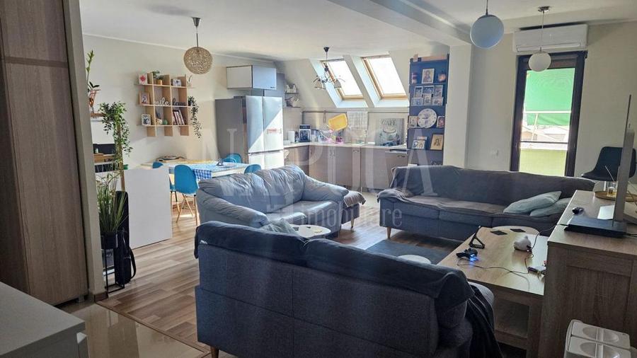 Apartament 3 camere de vanzare in Floresti