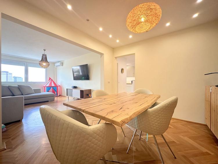 Apartament cu 3 camere,  zona Punctele Cardinale