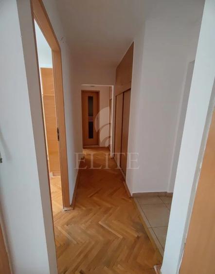 Apartament 4 camere în zona CIPARIU