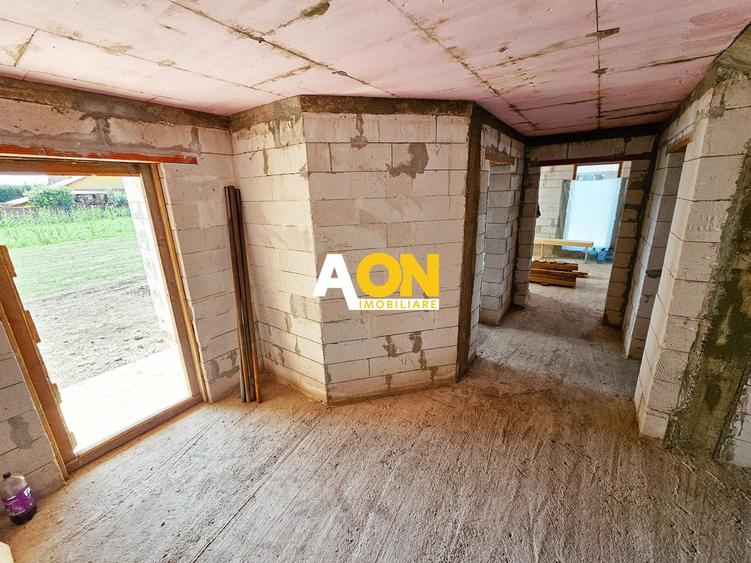 Casa la rosu, 4 camere, 301 mp teren, P+1, zona Alba-Micesti