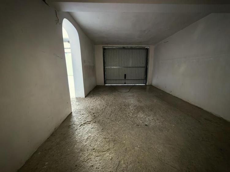 Casă individuală 4 camere 2 garaje 150 mp + anexa și gradina