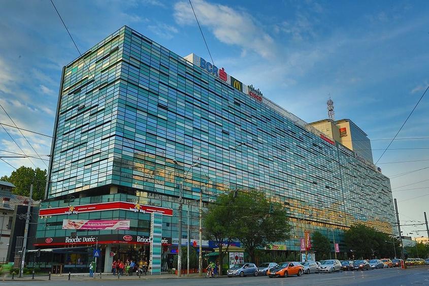 Piata Victoriei-spatiu comercial de inchiriat, posibilitate terasa