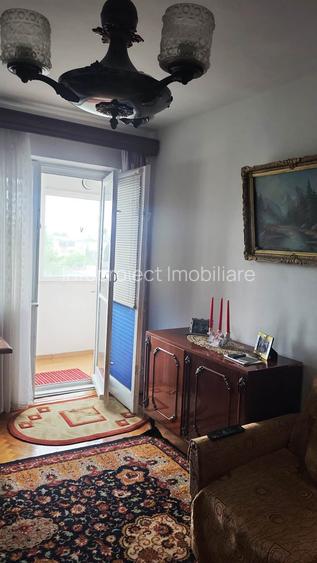 Apartament cu 2 camere, decomandat, cartier Micro 14, etaj 5, zonă liniștită - 2