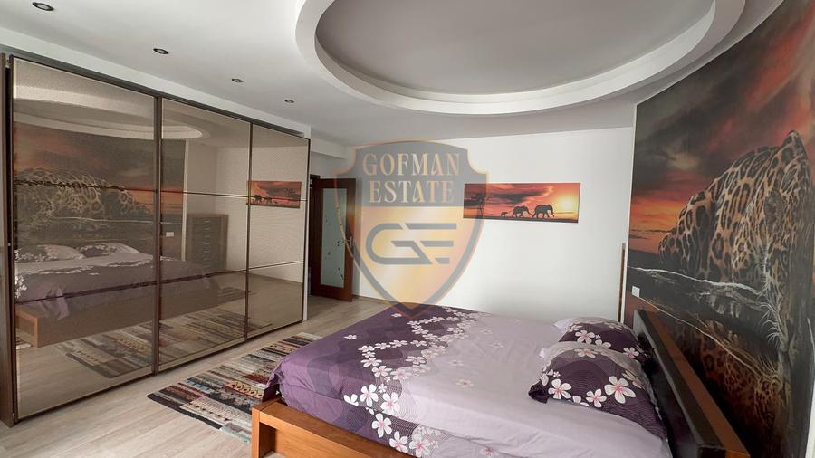 3 camere 180 mp + Parcare privata. Peninsula, Centrul Vechi, Piata Ovidiu
