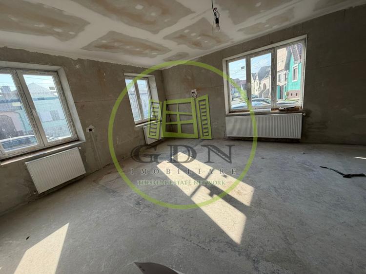 Casa 7 camere, 2 apartamente, 300 mp utili, 1248 mp teren, Cristian, Sibiu