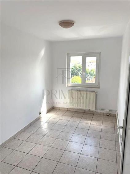 LIPOVEI - 3 CAMERE - 2 BAI - 2 BALCOANE - CENTRALA PROPRIE - DECOMANDAT