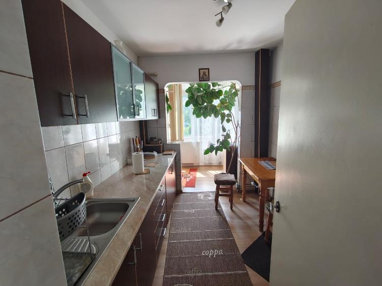 Vând apartament 3 camere , 1984 str principala Mihai Bravu ,ploiesti