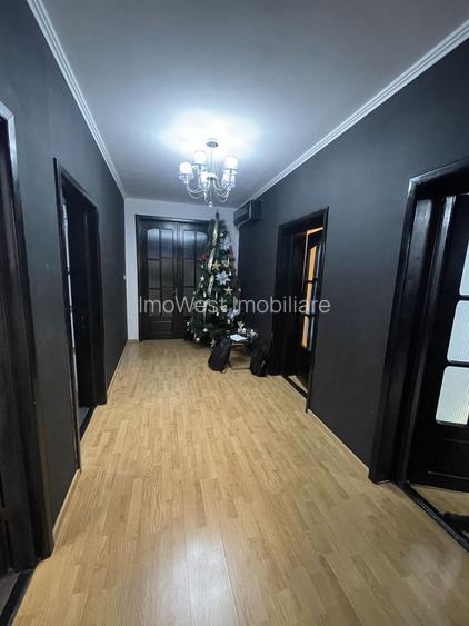 Casa S+P+E+M | 605 mp utili | 10 camere | 3 bucatarii | 4 bai | 3 terase | Garaj