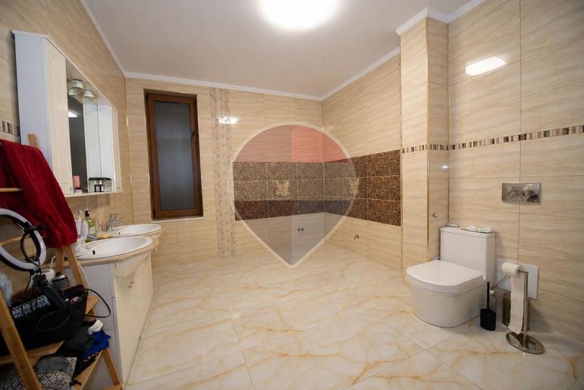 Apartament cu 4 camere 169mp, parter si teren 175mp, în zona Grivita