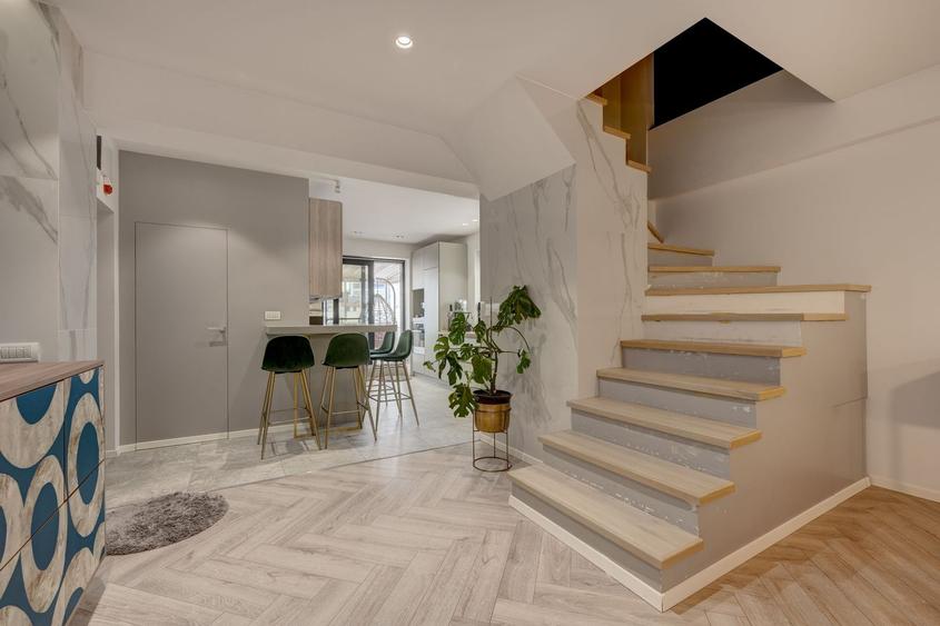 Apartament spectaculos 4 camere | 150 mp utili + terasă generoasă 70 mp | Delea