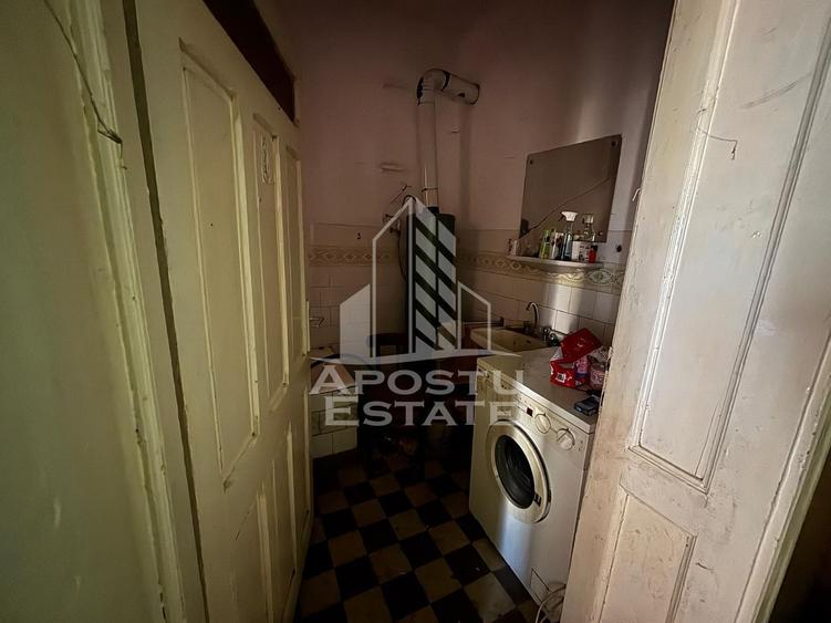 Casa cu 5 camere, 777 mp teren la MOLDOVA VECHE, ideal casa de vacanta