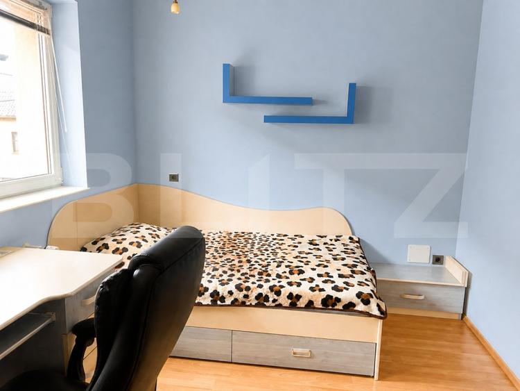 Casa de vanzare cu 5 camere, 298 mp, Cartierul Rogerius