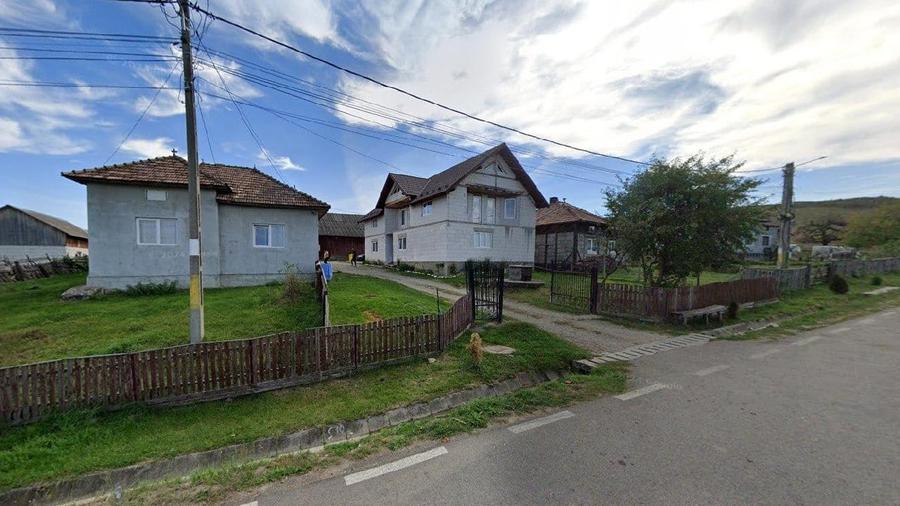 Casa P+M - 250 m² + Teren- 2.520 m², Sat. Valea Poienii - Livezile