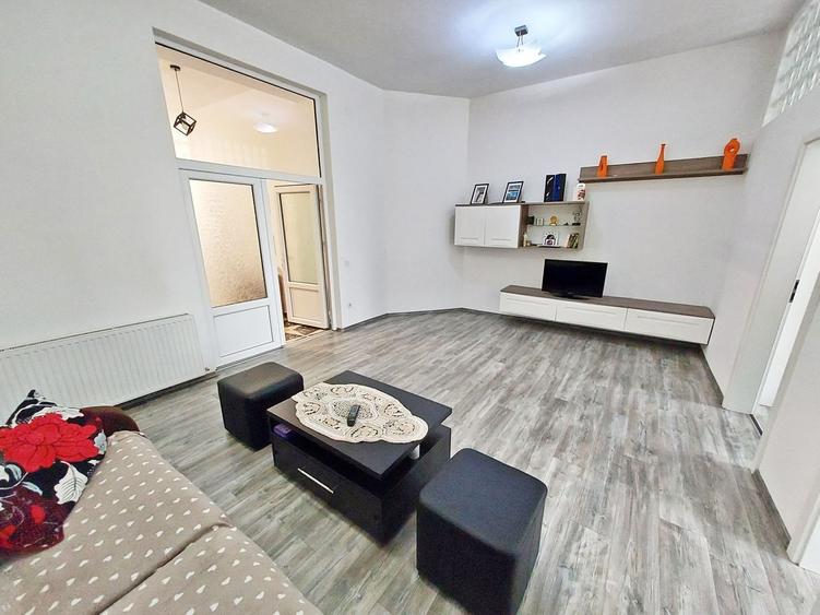 Apartament 3 camere, boxa, pod, parcare, Centru, zona B-dul Eroilor