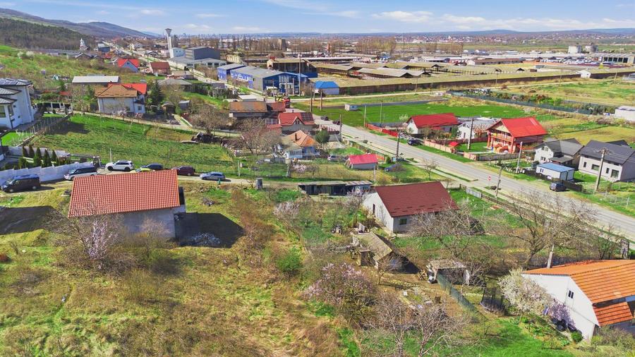 Casă la gri Intabulată de Vânzare, 5 Camere, 800mp Teren - Tomești