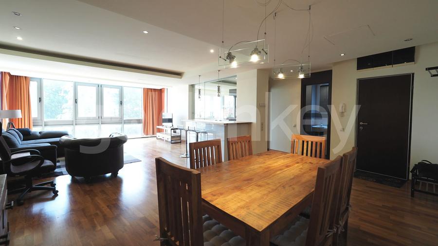 Apartament modern cu 3 camere | garaj | piscina comuna
