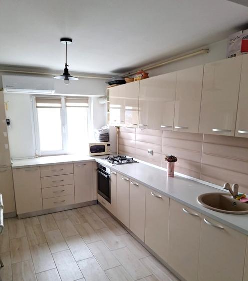 Apartament 3 camere 70mp zona Spital mobilat utilat 87.000eur neg