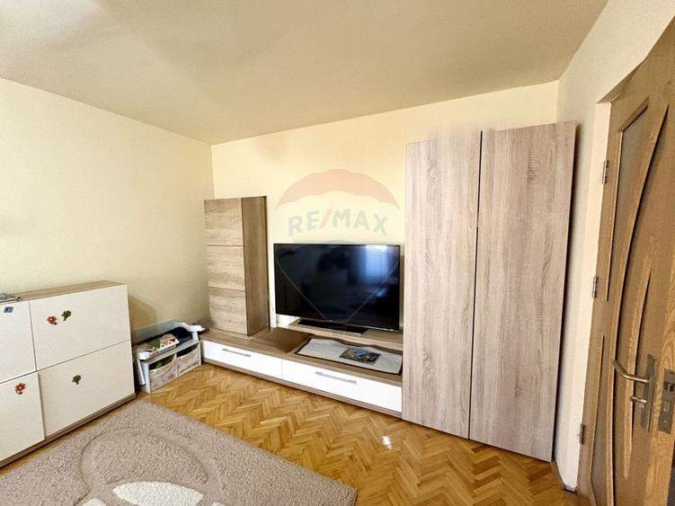 Vanzare apartament 3 camere decomandat cu loc parcare Micalaca zona300