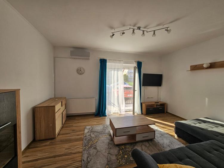 Apartament 2 camere, decomandat, parter, curte și 2 locuri parcare, Dumbrăvița