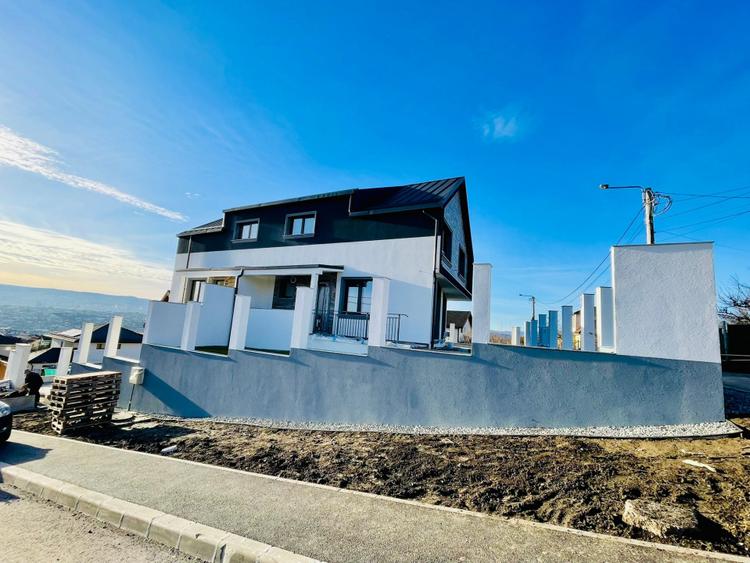 Duplex cu panorama asupra orasului zona Dambul Rotund