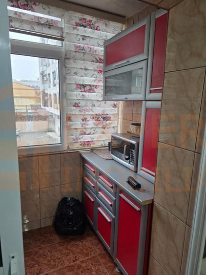 Ofer spre inchiriere apartament cu 2 camere decomandat Casa de Cultura