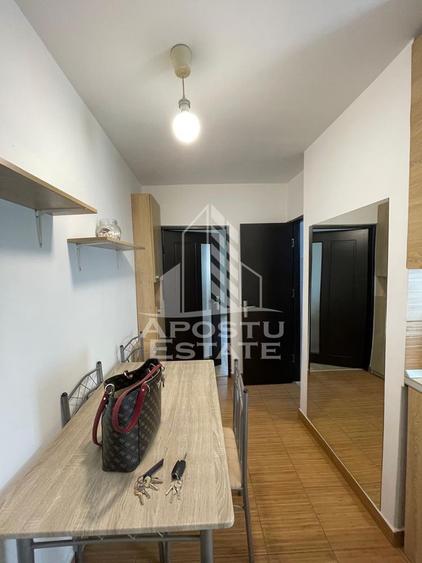 Apartament cu 1 camera, decomandat, etaj intermediar, zona Girocului