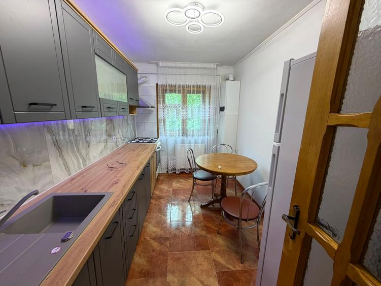 Apartament 4 camere - de inchiriat - etaj 2 - Zona Gara