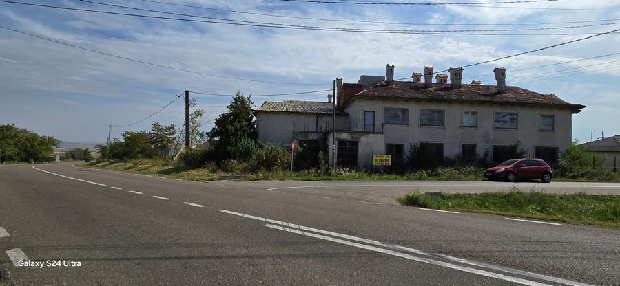 Constructii la strada in Cucorani pe 1 ha de teren