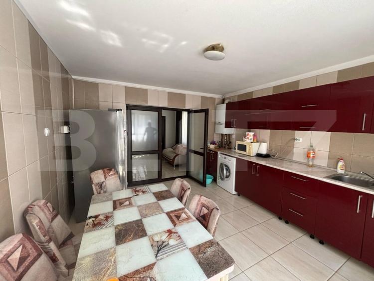 Casa de vanzare cu 5 camere, 200 mp, zona Micro 3