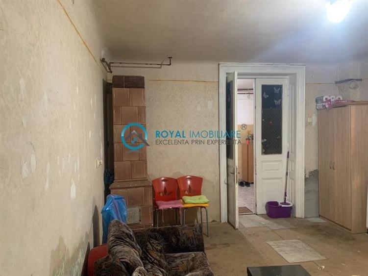 Royal Imobiliare - Vanzare Casa D+P+M, Ultracentral