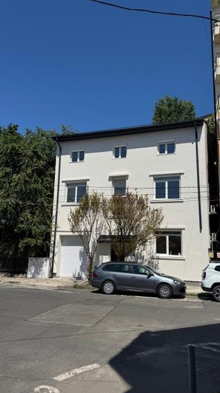 De inchiriat Imobil având 9 camere ,suprafață de 285 mp. Cantemir langa Metrou