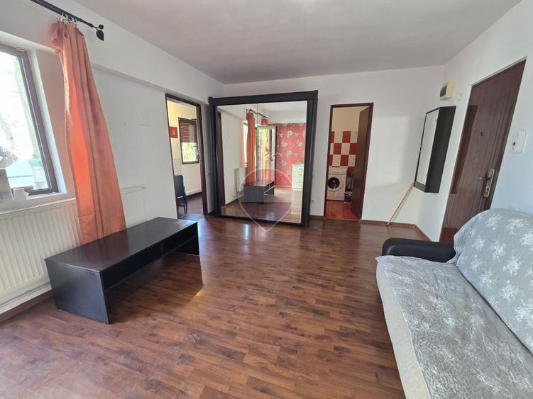Garsoniera in spate la Penny Obor plus loc parcare