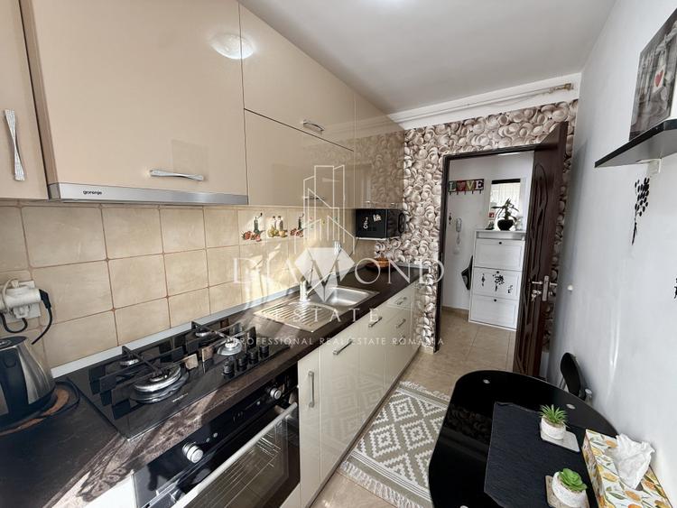 Apartament 2 camere etaj 3 fara lift / Parcare / Centrala proprie /